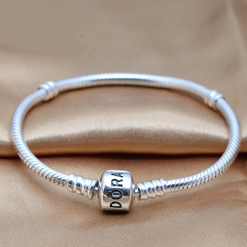 1:1 Top Quality Pure 925 Sterling Silver Snake chain Bracelet ,Original Clear Neat brand Logo love charm Bracelets Wholesale
1:1 Top Quality Pure 925 Sterling Silver Snake chain Bracelet ,Original Clear Neat brand Logo love charm Bracelets Wholesale