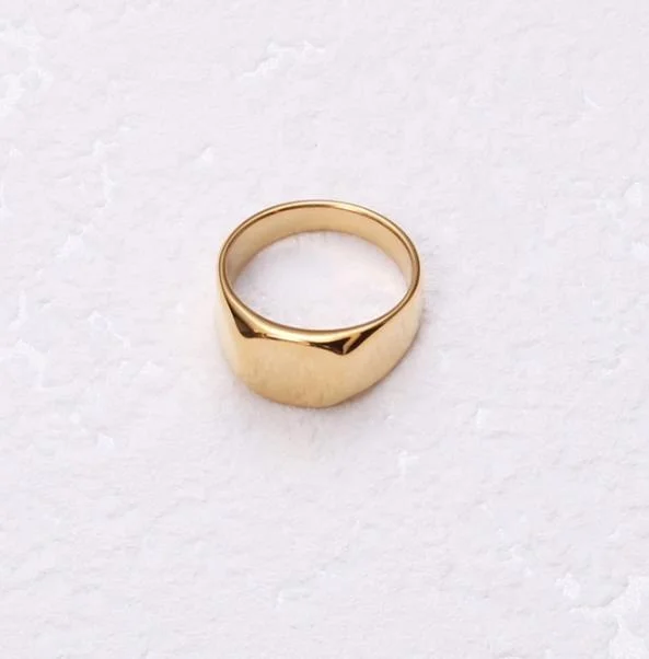 Hot selling Women female Gold filled Rings Mini Small Oval Signet Ring with smooth surface
Hot selling Women female Gold filled Rings Mini Small Oval Signet Ring with smooth surface