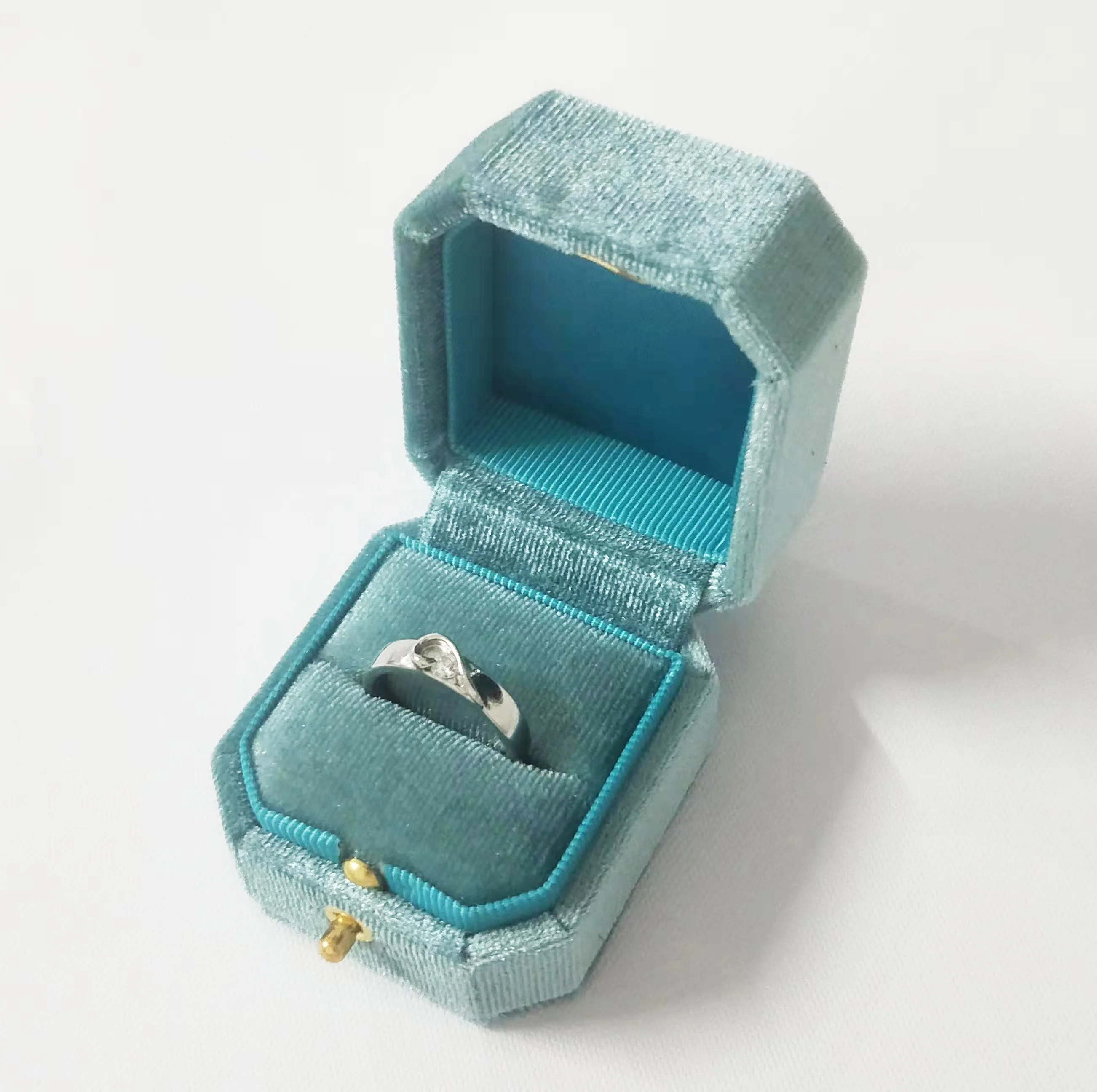 Custom wedding engagement velvet suede jewelry display gift ring box Factory Price, Customized
Custom wedding engagement velvet suede jewelry display gift ring box Factory Price, Customized