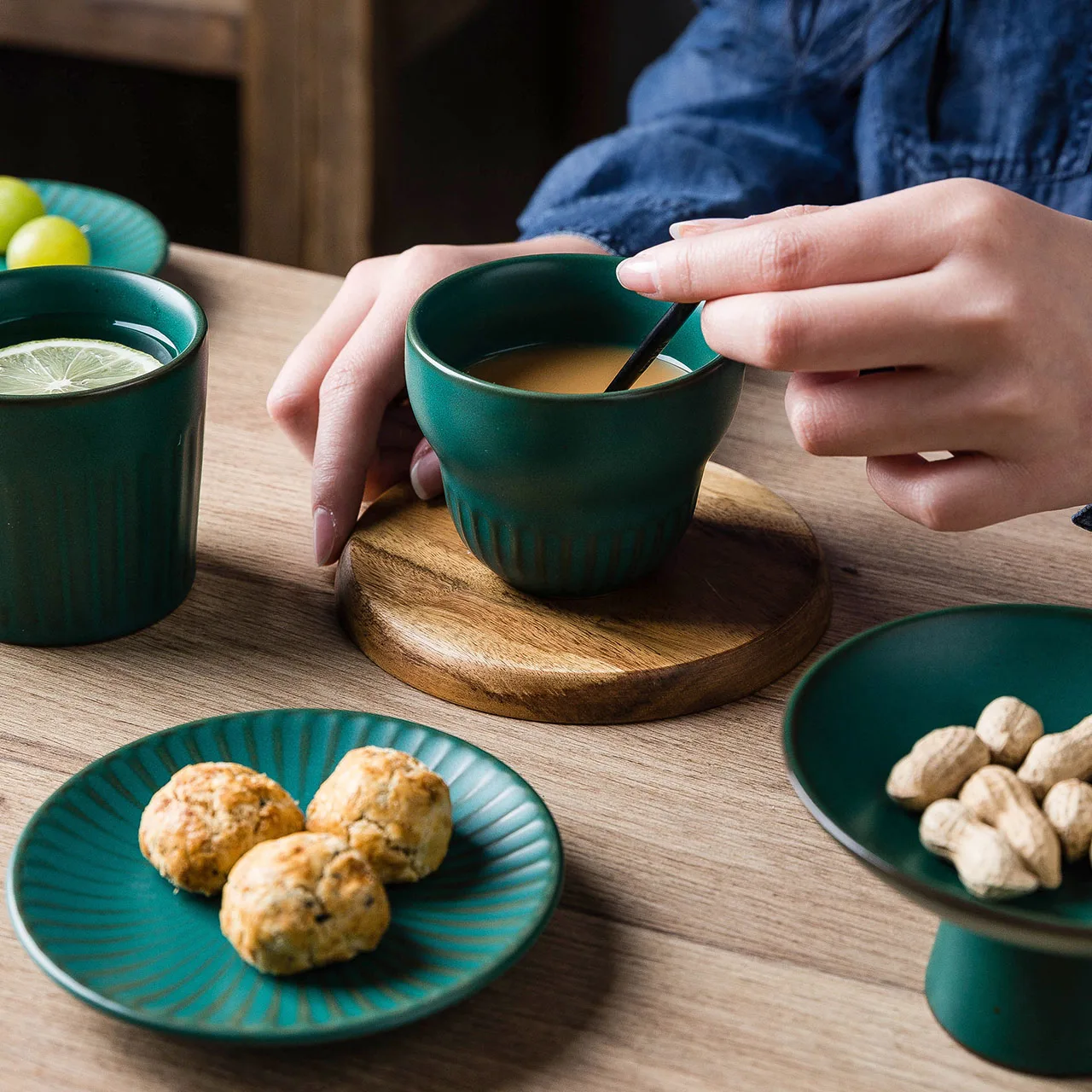 Retro Coffee Cup Ceramic European Luxury Household Mug Water Cup Plate Tea Cup Set
Retro Coffee Cup Ceramic European Luxury Household Mug Water Cup Plate Tea Cup Set