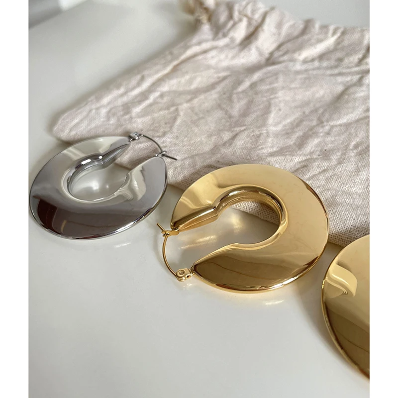 39mm*41mm Hollow Wide Stainless Steel Earrings O Shape Non Tarnish Hoop Earrings Women Statement Minimalist Jewelry Wholesale
39mm*41mm Hollow Wide Stainless Steel Earrings O Shape Non Tarnish Hoop Earrings Women Statement Minimalist Jewelry Wholesale