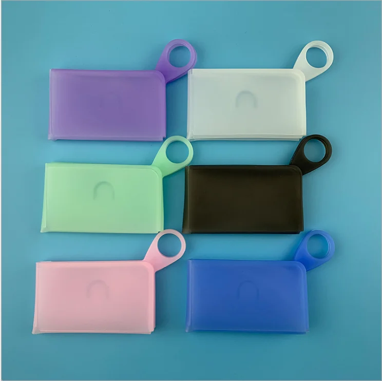 Hot Sell Silicone Foldable Disposable Face Mask Holder Bag Silicone Face Cover Holder Bagsag Face Cover Holder Bags, Pink, blue, transparent white, gray or customized.
Hot Sell Silicone Foldable Disposable Face Mask Holder Bag Silicone Face Cover Holder Bagsag Face Cover Holder Bags, Pink, blue, transparent white, gray or customized.