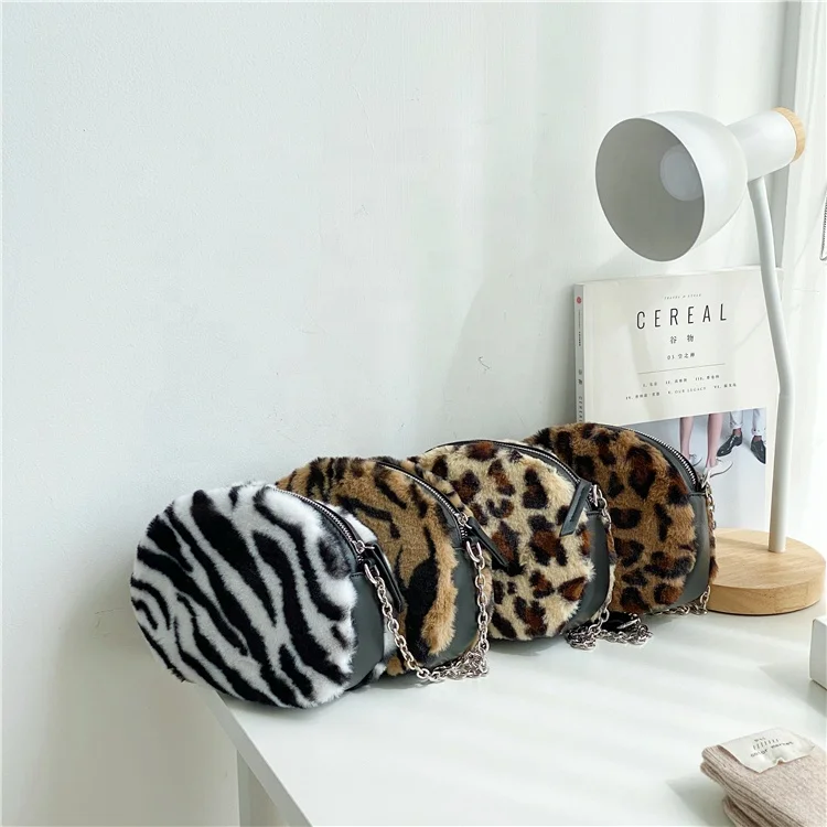 Winter 2021 fashion leopard print cross-body bag trend stitching women's shoulder bag cute fluffy zebra print small round bag
Winter 2021 fashion leopard print cross-body bag trend stitching women's shoulder bag cute fluffy zebra print small round bag