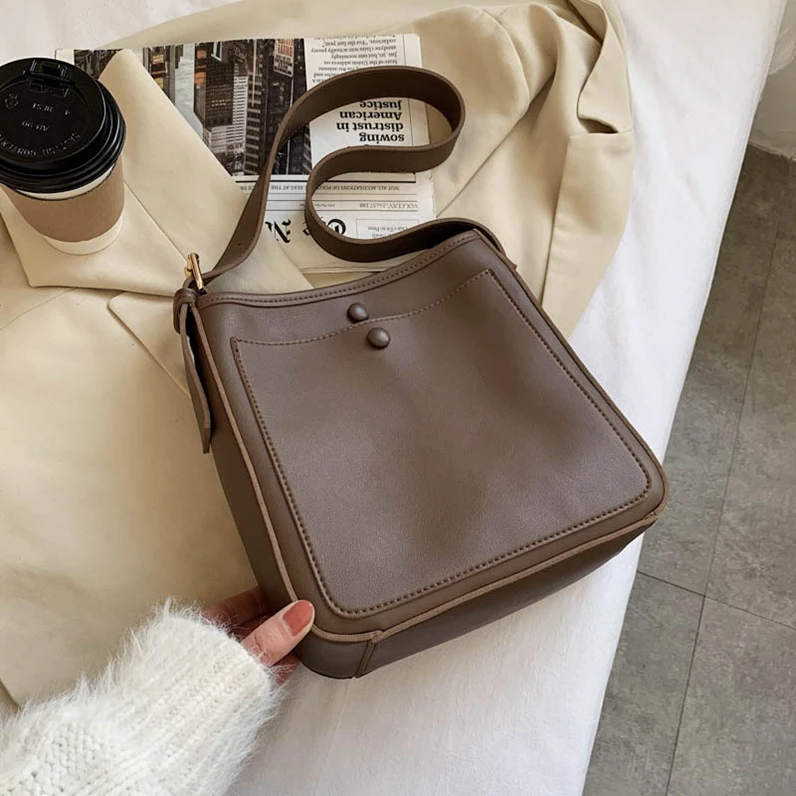 XP1229 simple handbag fashion texture single shoulder 2021 new wild messenger ladies bag trend
XP1229 simple handbag fashion texture single shoulder 2021 new wild messenger ladies bag trend