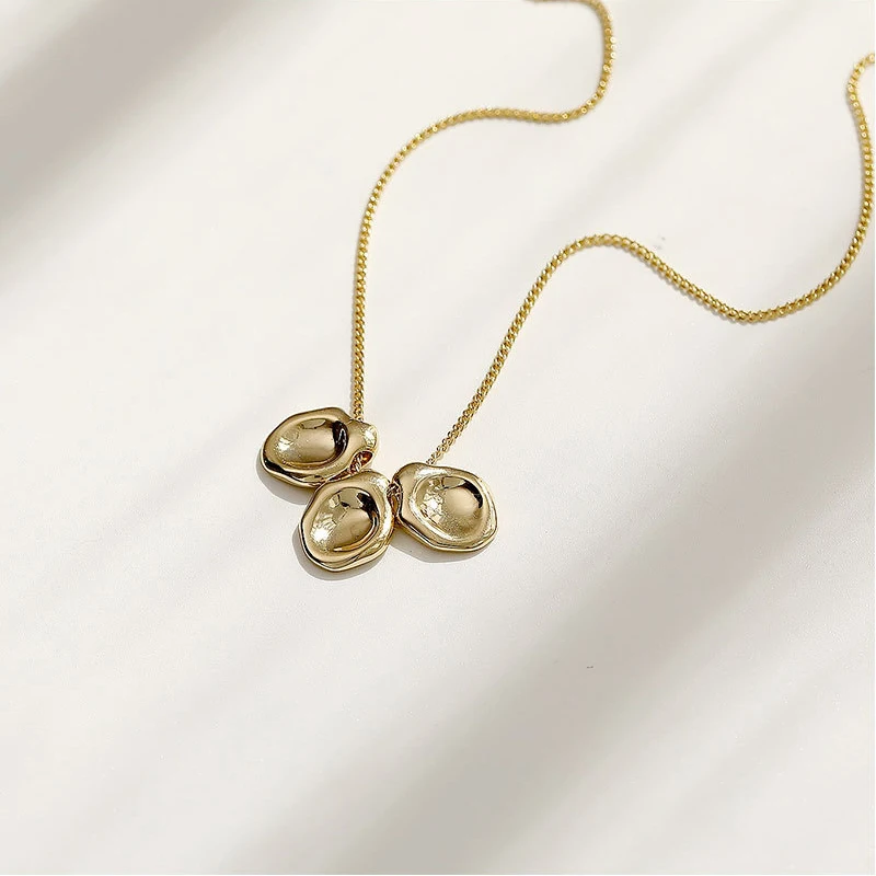 Chic Irregular Metal Triple Petal Pendant Necklace Exquisite Floral Inspired Charm Long Chain Necklace For Women Jewelry New, Gold color
Chic Irregular Metal Triple Petal Pendant Necklace Exquisite Floral Inspired Charm Long Chain Necklace For Women Jewelry New, Gold color