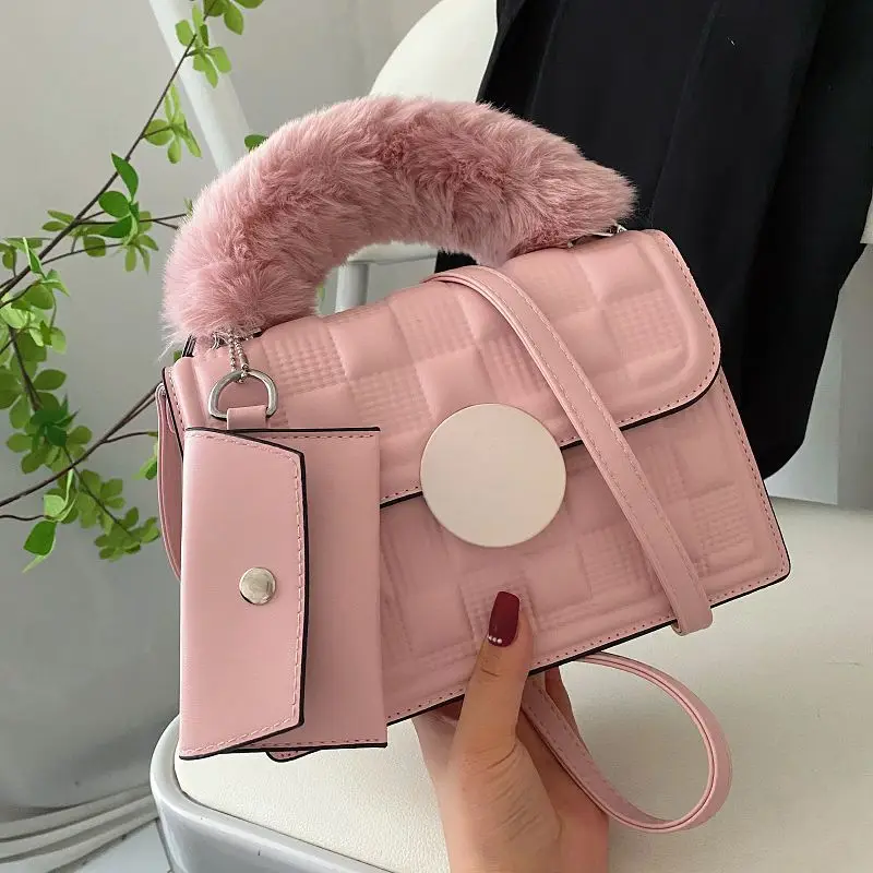 Brand Quilted Handbag Luxury Faux Fur Shoulder Totes for Women 2021 High Quality Designer Round Lock Purses Crossbody Bags New
Brand Quilted Handbag Luxury Faux Fur Shoulder Totes for Women 2021 High Quality Designer Round Lock Purses Crossbody Bags New