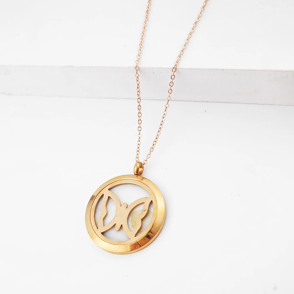 European and American retro fashion trendy men and women hollow butterfly clavicle chain pendant, Red
European and American retro fashion trendy men and women hollow butterfly clavicle chain pendant, Red
