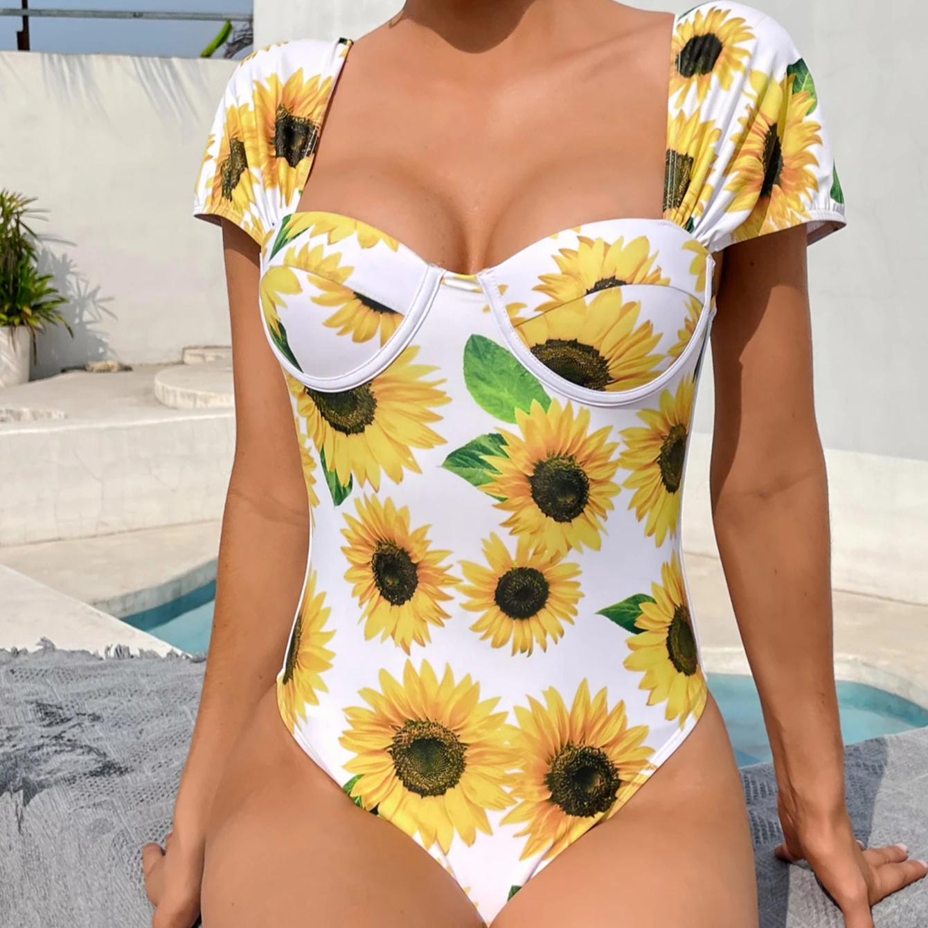Hot Selling Pleat Bodysuit Molded Cups V Neck High Waist Floral Bathing Suits Women Fashion Swimsuit
Hot Selling Pleat Bodysuit Molded Cups V Neck High Waist Floral Bathing Suits Women Fashion Swimsuit
