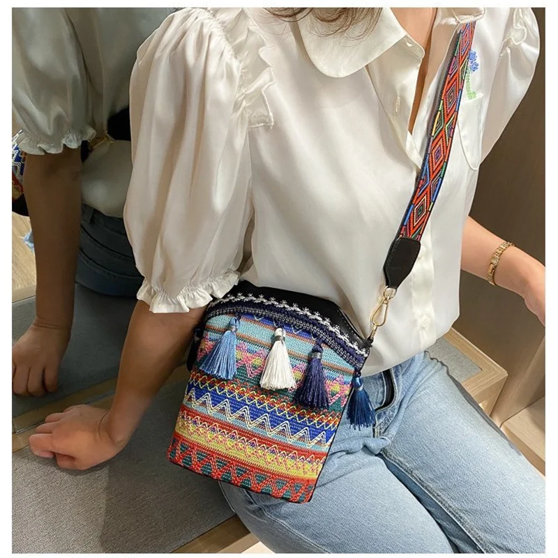 Casual Hand Boho Shoulder Bag Ethnic Straw Bags Women Handbag Retro Beach Tassel Woven Bucket Bag, 4 colors
Casual Hand Boho Shoulder Bag Ethnic Straw Bags Women Handbag Retro Beach Tassel Woven Bucket Bag, 4 colors
