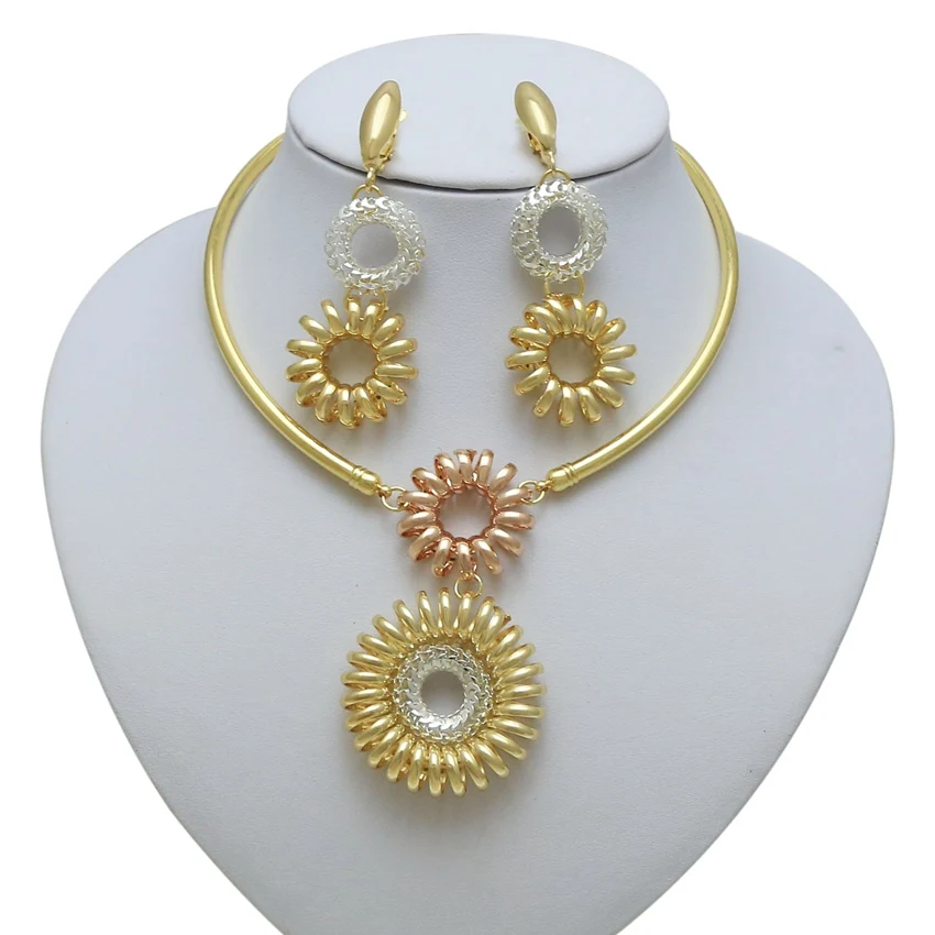 Yulaili 2019 New Fashion Dubai Gold Jewelry Sets for Women Tricolor Round Charm Choker Dangle Earrings Anniversary Gifts
Yulaili 2019 New Fashion Dubai Gold Jewelry Sets for Women Tricolor Round Charm Choker Dangle Earrings Anniversary Gifts