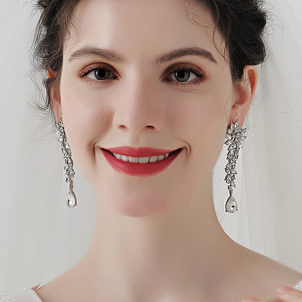 Korean trendy ins Earrings luxury sparkling Rhinestone long earrings vintage jewelry bridal earrings
Korean trendy ins Earrings luxury sparkling Rhinestone long earrings vintage jewelry bridal earrings