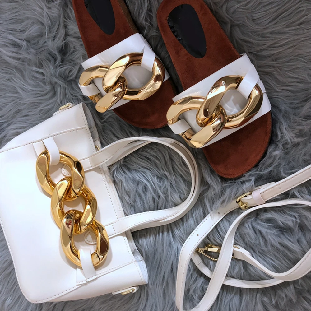 Superstarer Twist big round buckle decoration flat sandals slippers with hand bag
Superstarer Twist big round buckle decoration flat sandals slippers with hand bag