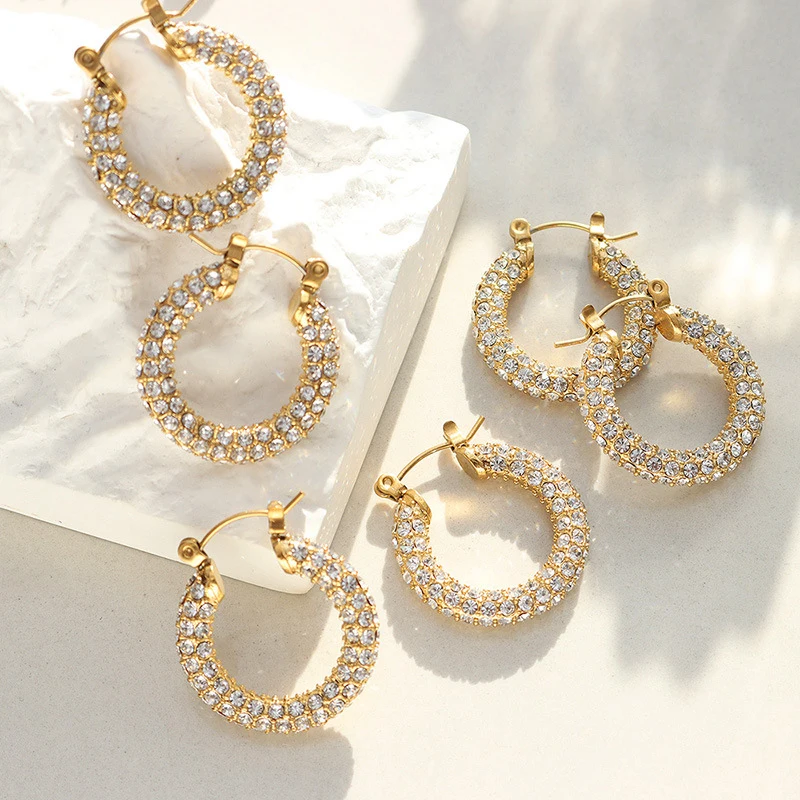 U-Shaped Full Drill Zircon Chunky Hoop Earring 18k Gold Plated Stainless Steel Hoop Earring Tarnish Free Jewelry
U-Shaped Full Drill Zircon Chunky Hoop Earring 18k Gold Plated Stainless Steel Hoop Earring Tarnish Free Jewelry