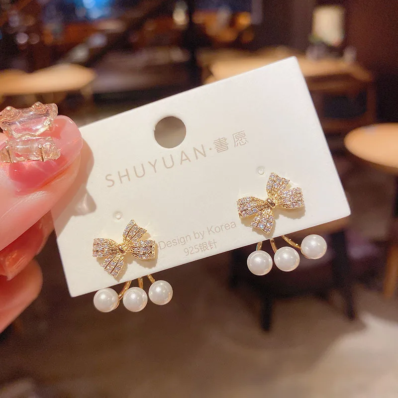 Korean Bow Earrings Stud Pearl Earrings Unique Exquisite Diamond Two Wear Drop Earrings
Korean Bow Earrings Stud Pearl Earrings Unique Exquisite Diamond Two Wear Drop Earrings