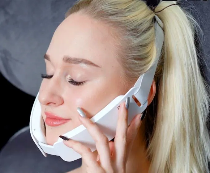 New Design EMS V Line Face Slimming belt Double Chin Massager Electric V-Shape Facial Lifting Device
New Design EMS V Line Face Slimming belt Double Chin Massager Electric V-Shape Facial Lifting Device