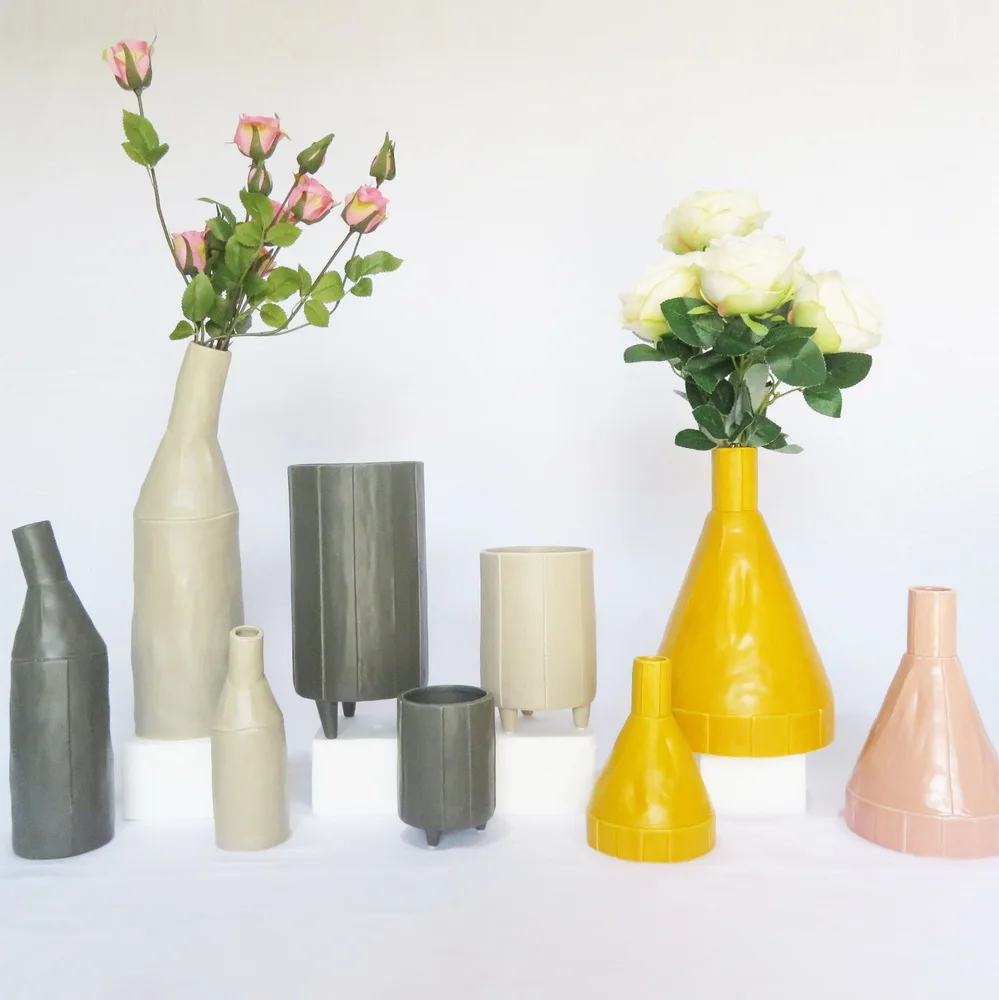 Modern Decorative Handmade Art Porcelain White Ceramic Irregular Flower Vase Nordic INS Style, Customized
Modern Decorative Handmade Art Porcelain White Ceramic Irregular Flower Vase Nordic INS Style, Customized