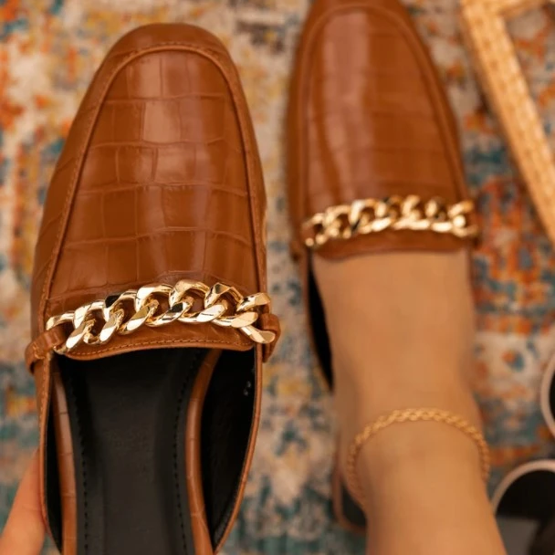 European American gold chain slippers Muller shoes in stock flat office shoes women's shoese summer women's shoes are versatile, Customized color
European American gold chain slippers Muller shoes in stock flat office shoes women's shoese summer women's shoes are versatile, Customized color