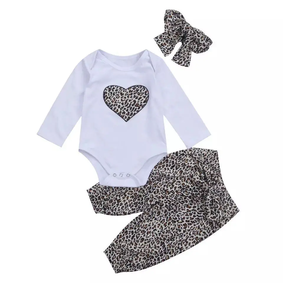 2021 Spring Autumn Girls Long Sleeved Leopard Print Peach Heart T Shirt Romper Trousers Headband 3PCS Set Baby Clothing Sets
2021 Spring Autumn Girls Long Sleeved Leopard Print Peach Heart T Shirt Romper Trousers Headband 3PCS Set Baby Clothing Sets