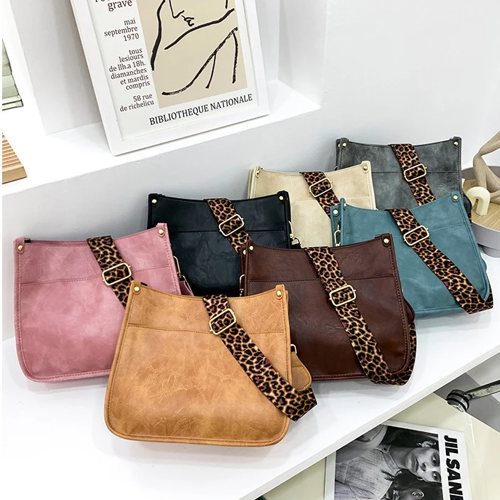2021 Fashion Pu Leather Leopard Guitar Strap Messenger Bag Women Tote Bag Daily Portable Zipper Pocket Crossbody Purse
2021 Fashion Pu Leather Leopard Guitar Strap Messenger Bag Women Tote Bag Daily Portable Zipper Pocket Crossbody Purse