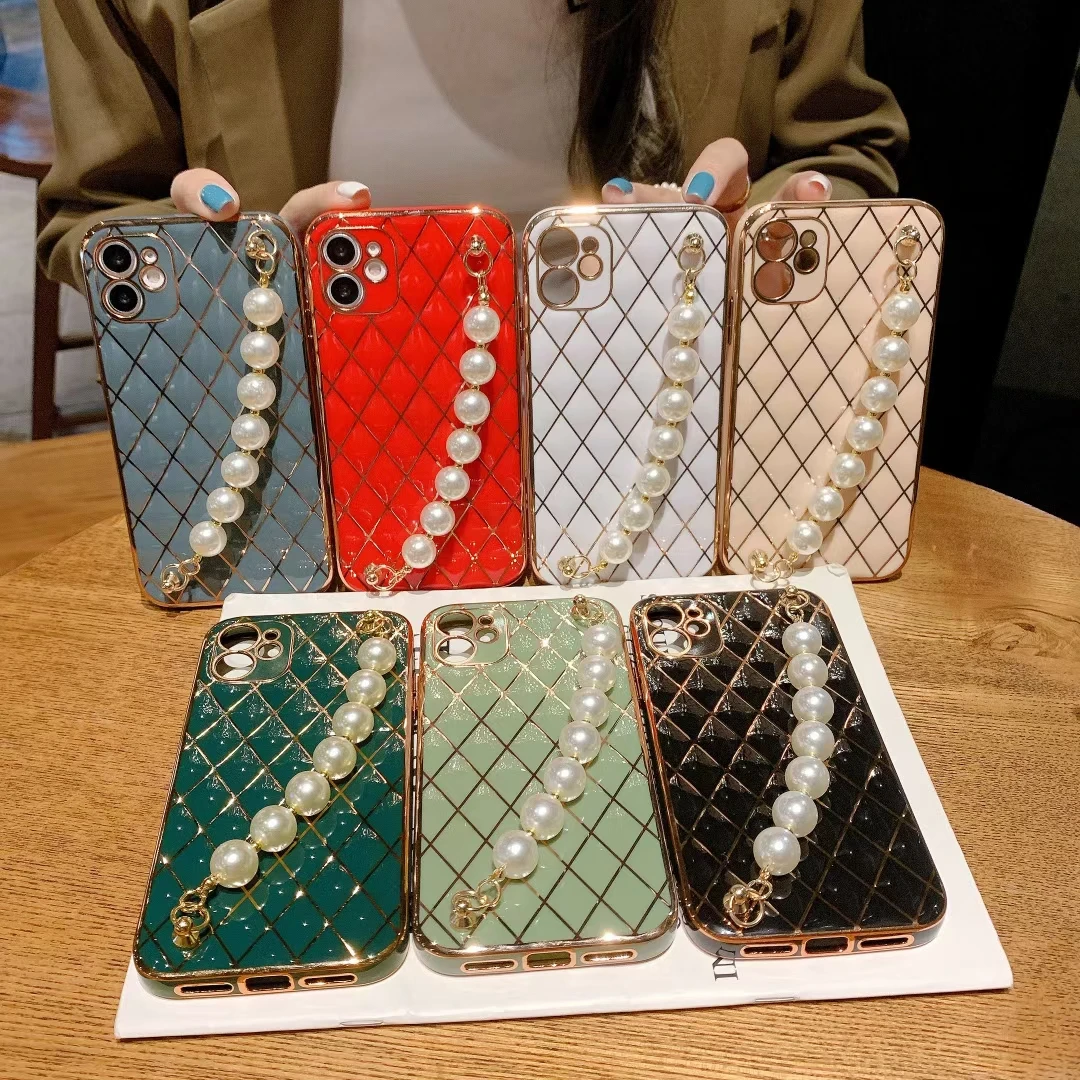 Gold Electroplate Rhombus 3D Metal wrist bracelet Soft Phone Case For iPhone 11 12 mini Pro X XR XS Max 7 8 Plus Luxury cover 
Gold Electroplate Rhombus 3D Metal wrist bracelet Soft Phone Case For iPhone 11 12 mini Pro X XR XS Max 7 8 Plus Luxury cover