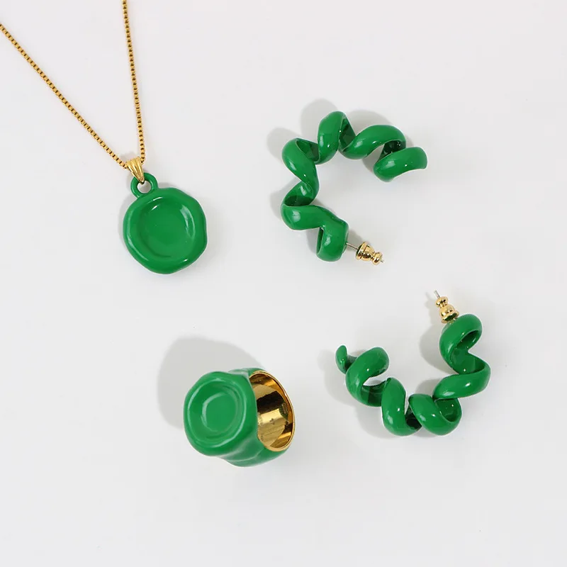 Copper plated 18K enamel enamel earrings high quality fashion pendant necklace ring set for women
Copper plated 18K enamel enamel earrings high quality fashion pendant necklace ring set for women