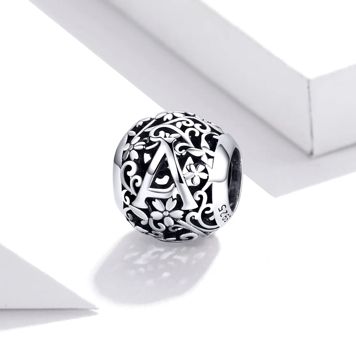 SCC1444 flower round beads for bracelet 26 initial letter collection 925 sterling silver alphabet charms
SCC1444 flower round beads for bracelet 26 initial letter collection 925 sterling silver alphabet charms