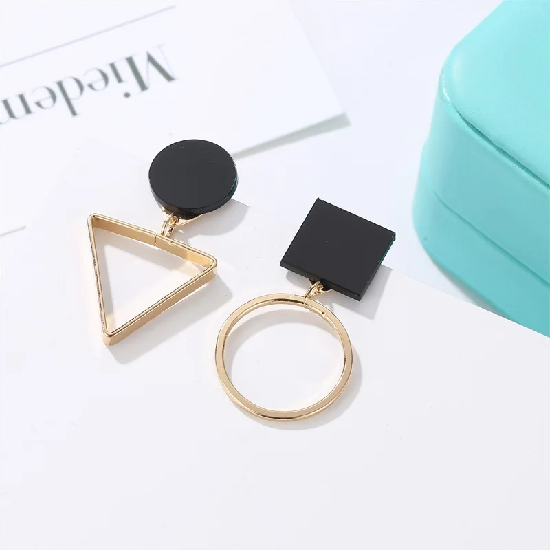 New Style Ladies Fashion Geometric Earrings Round Earrings Triangle Design Elegant Unique Earrings For Wedding Birthday Gifts
New Style Ladies Fashion Geometric Earrings Round Earrings Triangle Design Elegant Unique Earrings For Wedding Birthday Gifts