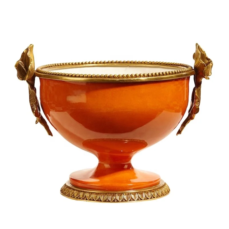 European-style retro-decorated fruit bowl oval wavy mouth ceramic fruit bowl with two brass angels for living room home decor
European-style retro-decorated fruit bowl oval wavy mouth ceramic fruit bowl with two brass angels for living room home decor