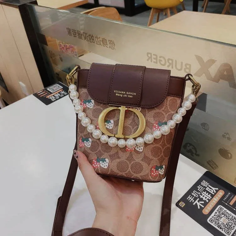 Pearl purse 2021 guccibelt lady handbag famous brand crossbody shoulder bag winter crossbody bags
Pearl purse 2021 guccibelt lady handbag famous brand crossbody shoulder bag winter crossbody bags
