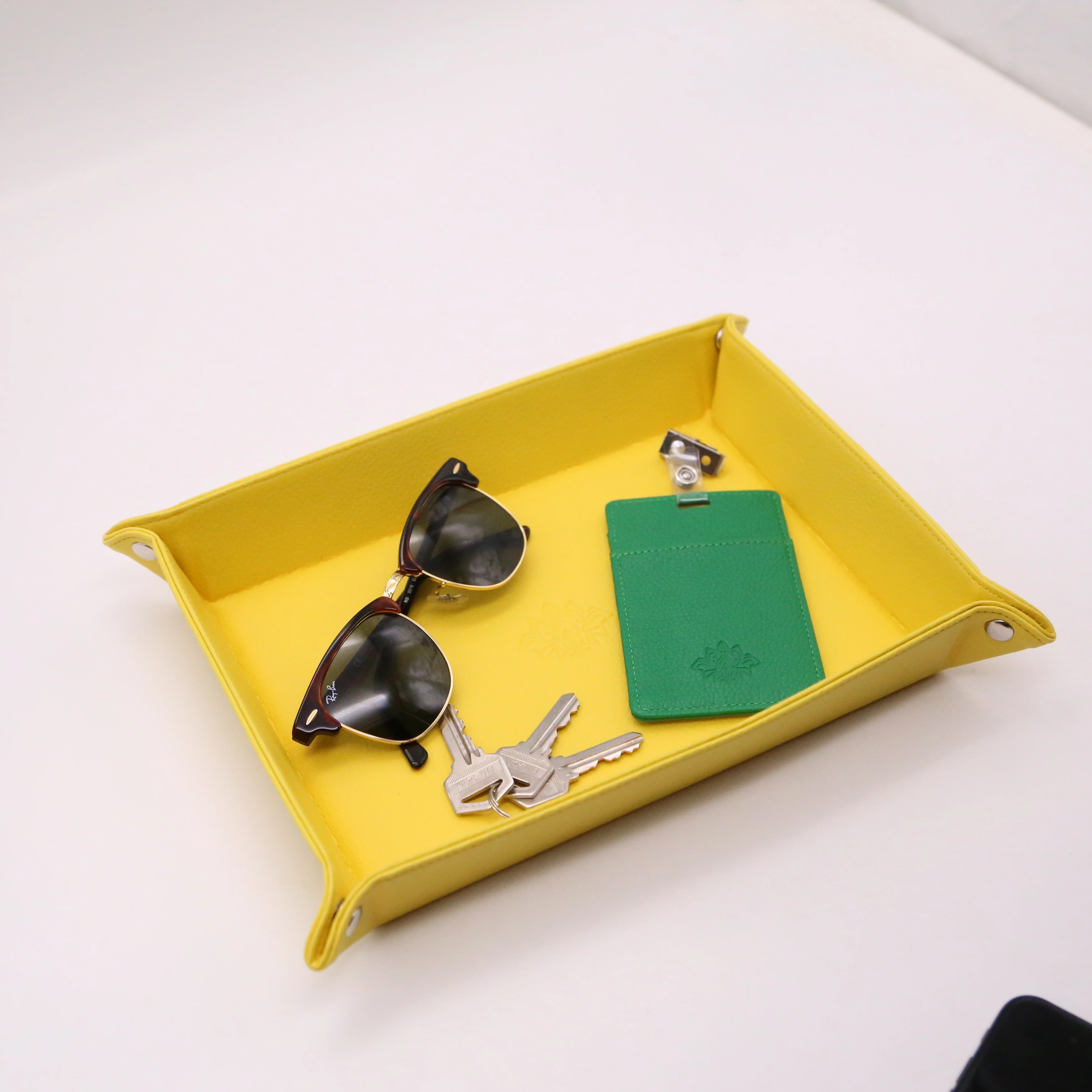 Pebble grain PU leather, silver snap Bedside Storage Tray Box For Coin Key Phone Wallet Watches Glasses Catchall, Purple
Pebble grain PU leather, silver snap Bedside Storage Tray Box For Coin Key Phone Wallet Watches Glasses Catchall, Purple