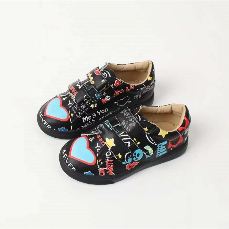 High-end children's shoes 2021 boys and students white shoes spring and autumn children's leather children's girls' sneakers
High-end children's shoes 2021 boys and students white shoes spring and autumn children's leather children's girls' sneakers