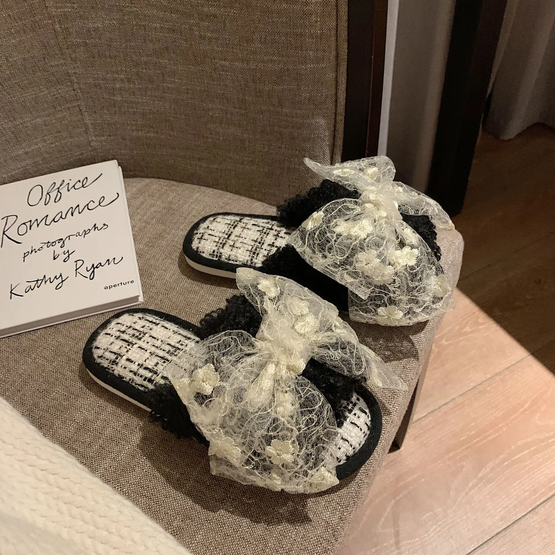 Fashionable indoor home furnishing cute bow cotton mop autumn and winter warm wool slippers
Fashionable indoor home furnishing cute bow cotton mop autumn and winter warm wool slippers