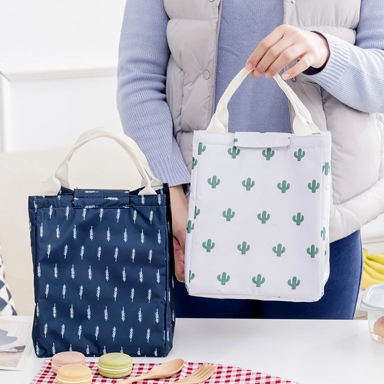 The interior is made of lattice pearl cotton foil insulation effect thermal cooler bag, Free flamingo, pink and white slant stripes
The interior is made of lattice pearl cotton foil insulation effect thermal cooler bag, Free flamingo, pink and white slant stripes