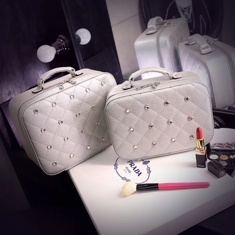2020 Hot Sale large capacity hardening cosmetics storage handbag Women's Handbag Embroidery Thread Cosmetic Rolling Case, Picture
2020 Hot Sale large capacity hardening cosmetics storage handbag Women's Handbag Embroidery Thread Cosmetic Rolling Case, Picture