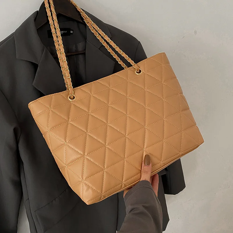 Personalized Logo Trendy Single Shoulder Bag Handbag Leisure Pu Leather Messenger Bag Women's Tote Bag, Customized color
Personalized Logo Trendy Single Shoulder Bag Handbag Leisure Pu Leather Messenger Bag Women's Tote Bag, Customized color