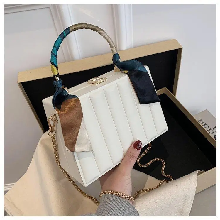 Spring 2021 Women's Bag Fashion Silk Scarf Chain Small Square Bag Hand Messenger Bag For Ladies
Spring 2021 Women's Bag Fashion Silk Scarf Chain Small Square Bag Hand Messenger Bag For Ladies