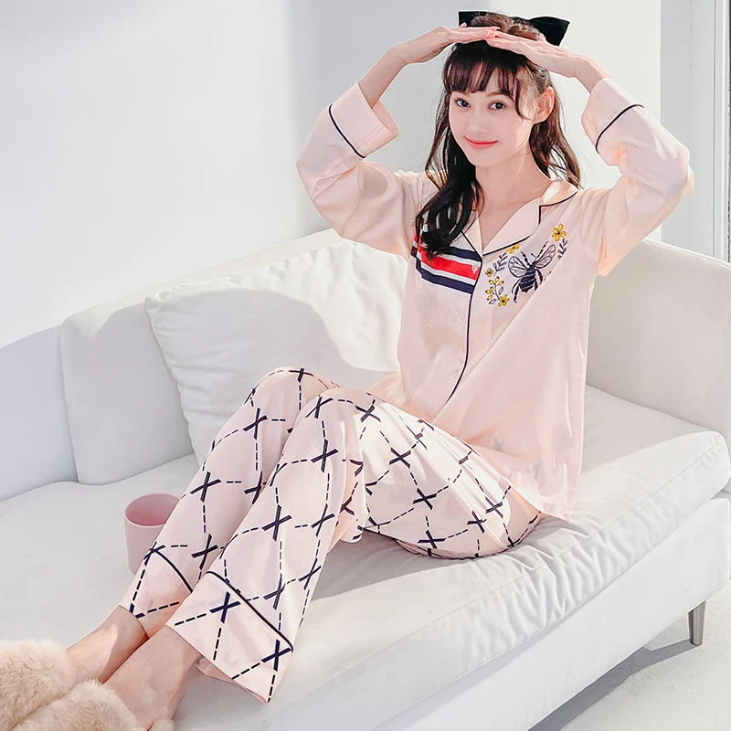 Customized printed pink soft hot sale long sleeve polyester satin women pajamas sleepwear set for spring, Printing
Customized printed pink soft hot sale long sleeve polyester satin women pajamas sleepwear set for spring, Printing
