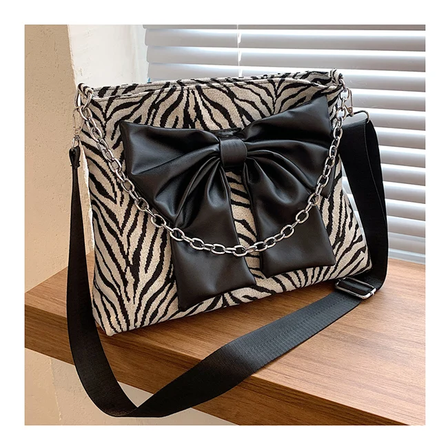 Ladies Zebra Leopard Plaid Bow Large Capacity Shoulder Messenger Purses 2021 Fashion Luxury Armpit Bucket Chains Women Hand Bags
Ladies Zebra Leopard Plaid Bow Large Capacity Shoulder Messenger Purses 2021 Fashion Luxury Armpit Bucket Chains Women Hand Bags