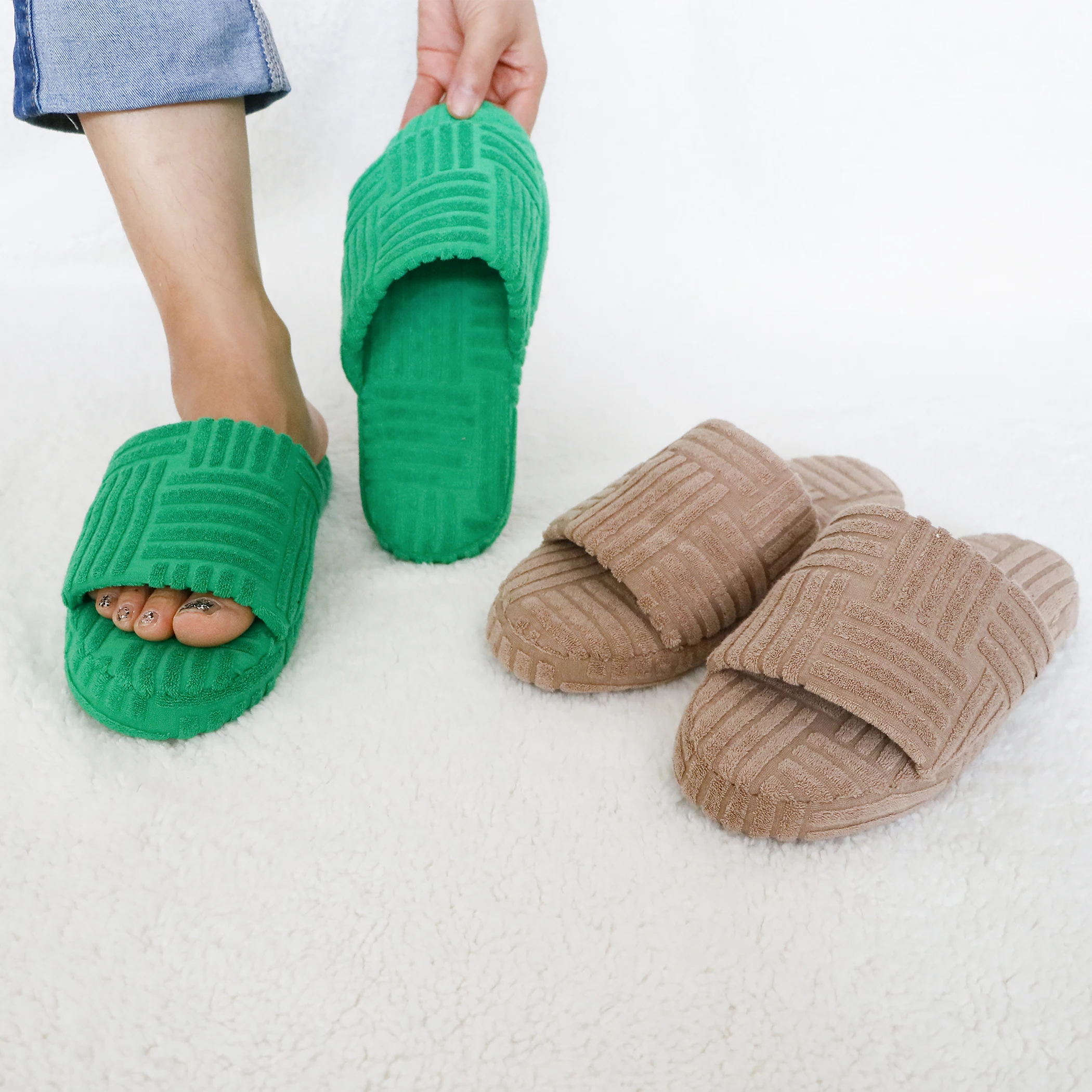 2021 Newest Fashionable Grass Faux Fur Toweling Casual Women's Lady Terry Cloth Fur Slippers, Customized color
2021 Newest Fashionable Grass Faux Fur Toweling Casual Women's Lady Terry Cloth Fur Slippers, Customized color