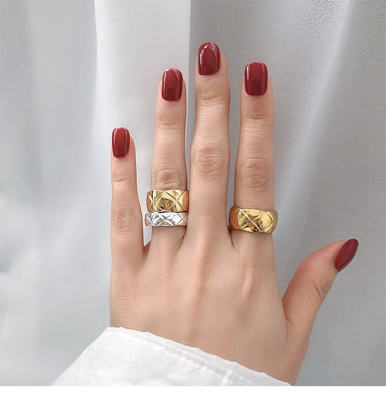 European Chic Multi Sizes Rhomboid Pattern Band Rings 316L Titanium Steel Geometric Wide Rhomboid Finger Rings
European Chic Multi Sizes Rhomboid Pattern Band Rings 316L Titanium Steel Geometric Wide Rhomboid Finger Rings