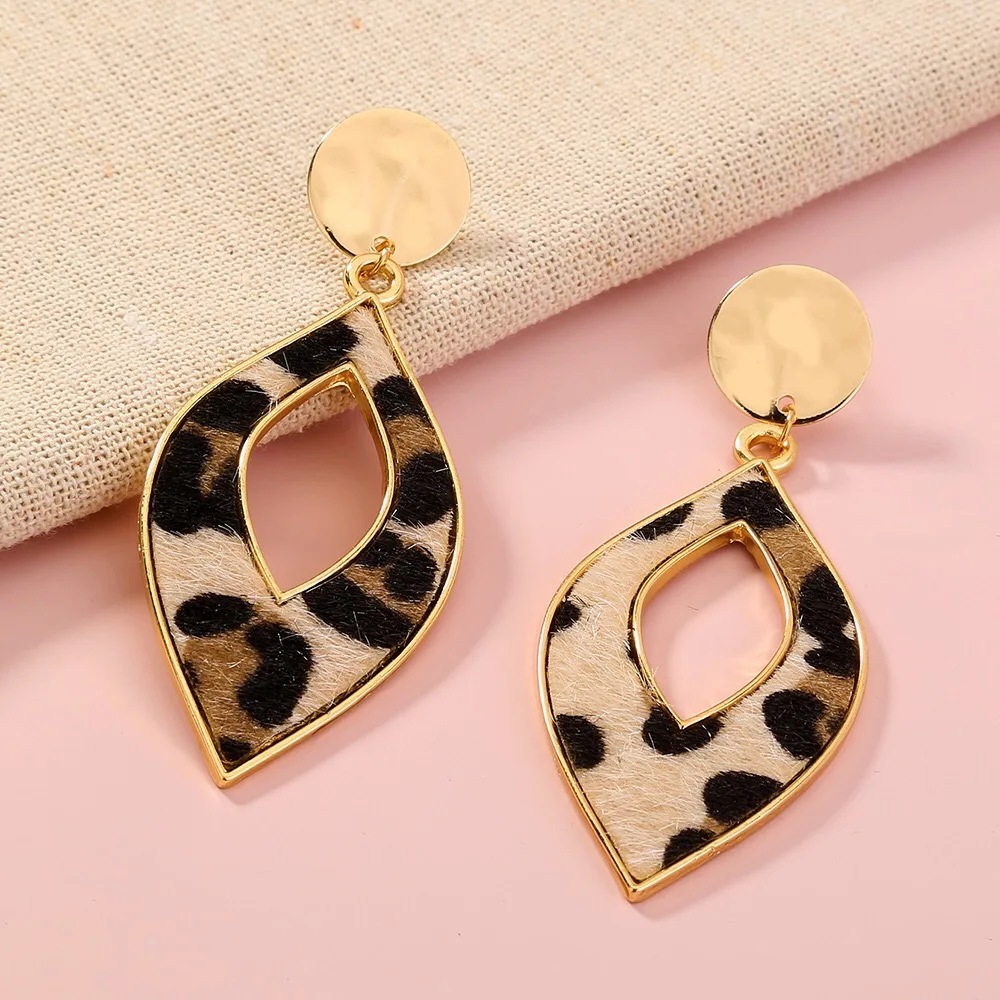 SE517 Trade Assurance Fashion Horse Dangle Hollow Earring Leapord Leaf Leather Drop Long Earrings Europe Women Jewelry
SE517 Trade Assurance Fashion Horse Dangle Hollow Earring Leapord Leaf Leather Drop Long Earrings Europe Women Jewelry