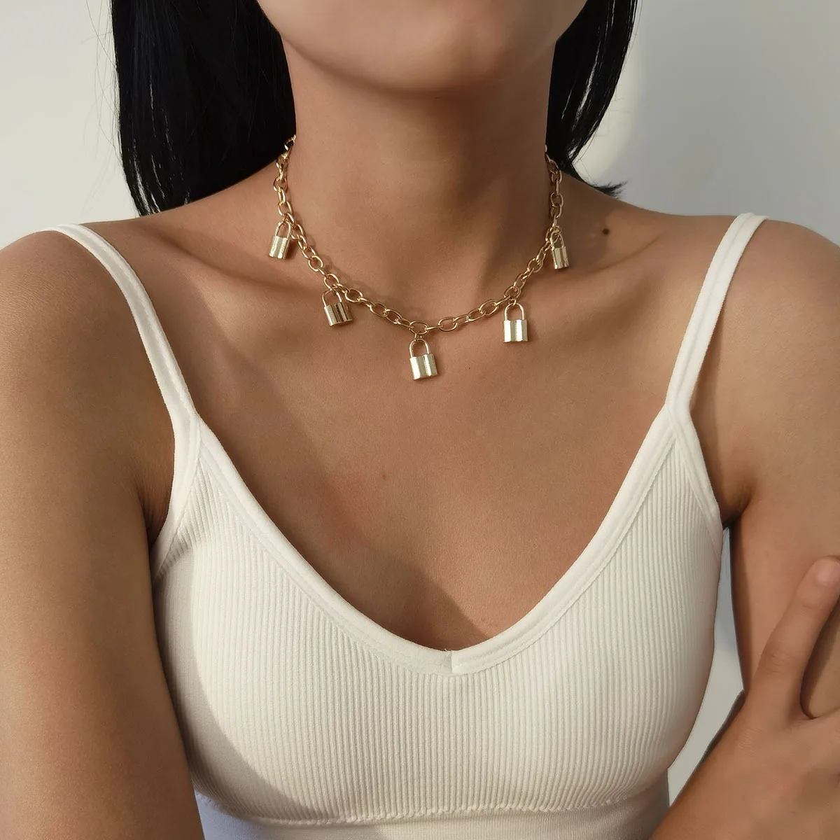Tianjin Liulengshi Jewelry Simple Alloy Lock Pendant Chain Necklace Silver Gold Lock Necklace
Tianjin Liulengshi Jewelry Simple Alloy Lock Pendant Chain Necklace Silver Gold Lock Necklace