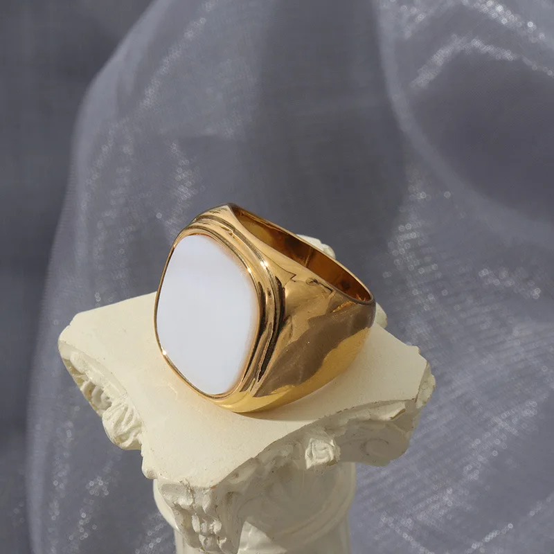 European Vintage Square Shell Ring High Quality Big 18K Gold Ring Men And Women 2021, Like picture
European Vintage Square Shell Ring High Quality Big 18K Gold Ring Men And Women 2021, Like picture