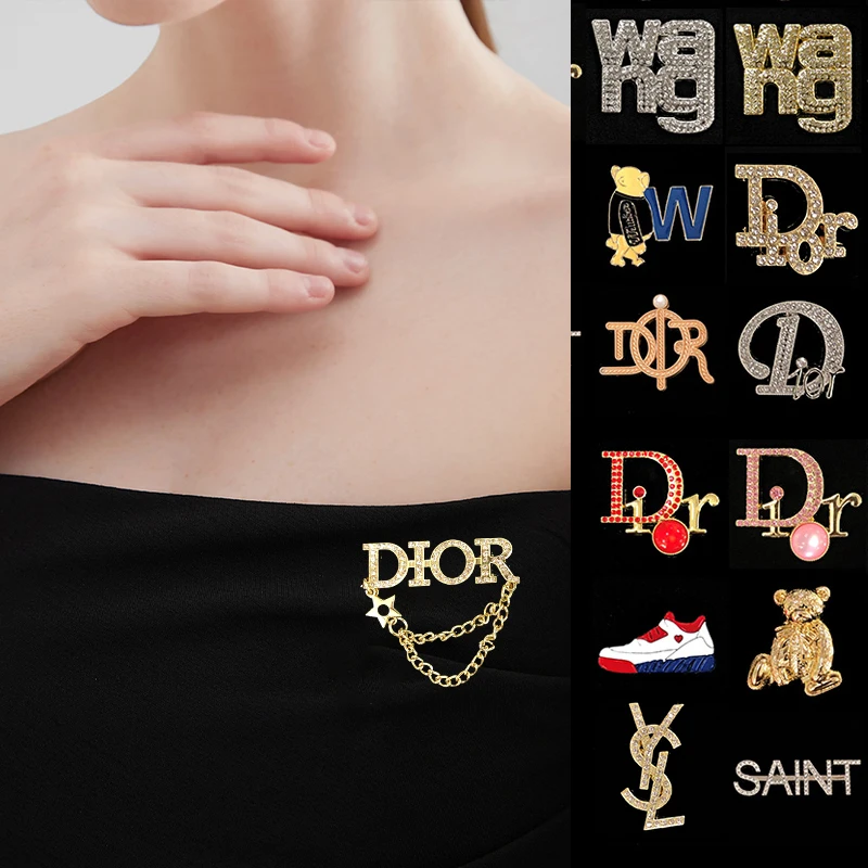 2022 New Famous Luxury Pearl Rhinestone Clothing Scarf Brooches Fashion Designer Brooch Pins For Women Party Gift wholesale, Silver/gold
2022 New Famous Luxury Pearl Rhinestone Clothing Scarf Brooches Fashion Designer Brooch Pins For Women Party Gift wholesale, Silver/gold