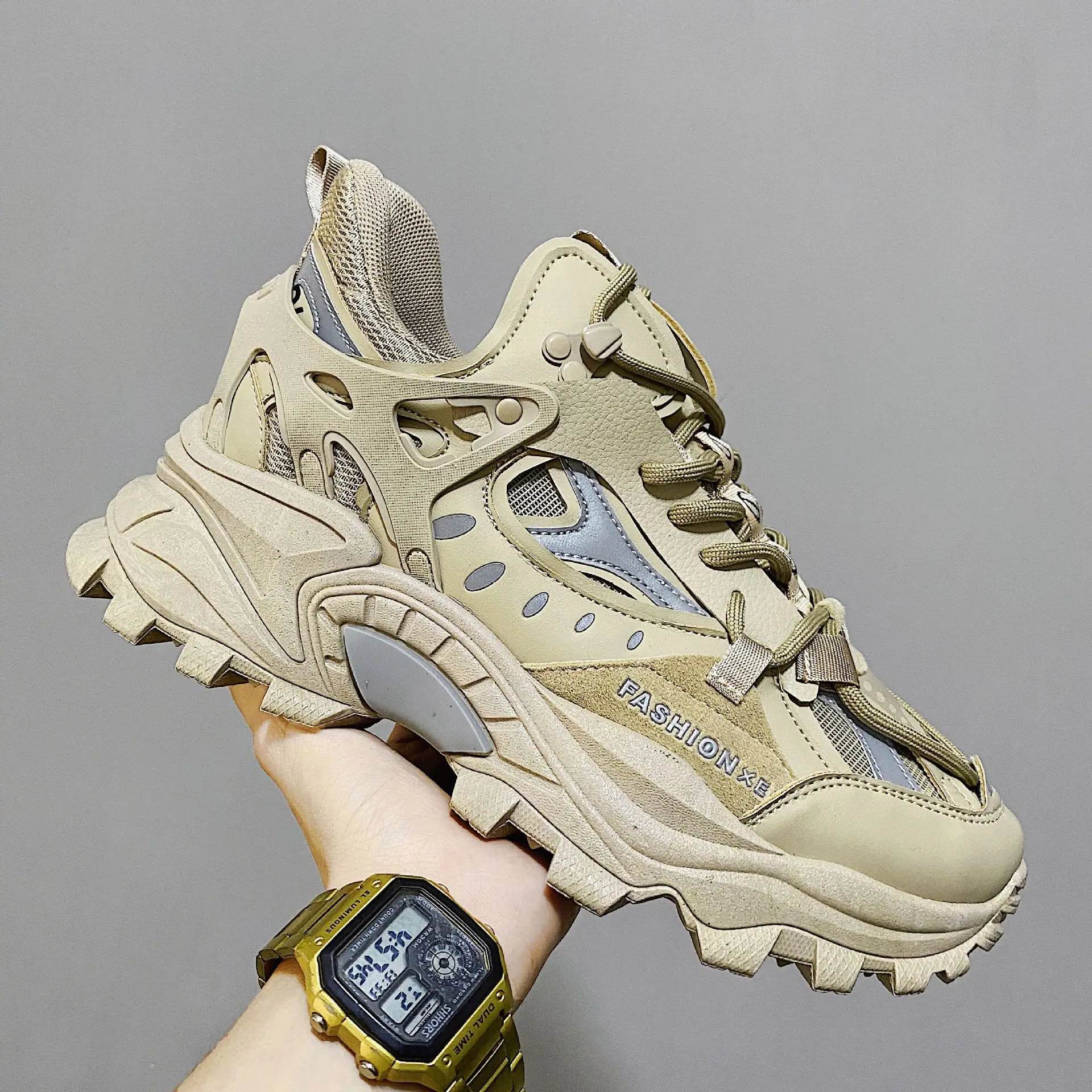2022 High quality lightweight fashion male casual sport trainers men's walking shoe sneakers
2022 High quality lightweight fashion male casual sport trainers men's walking shoe sneakers