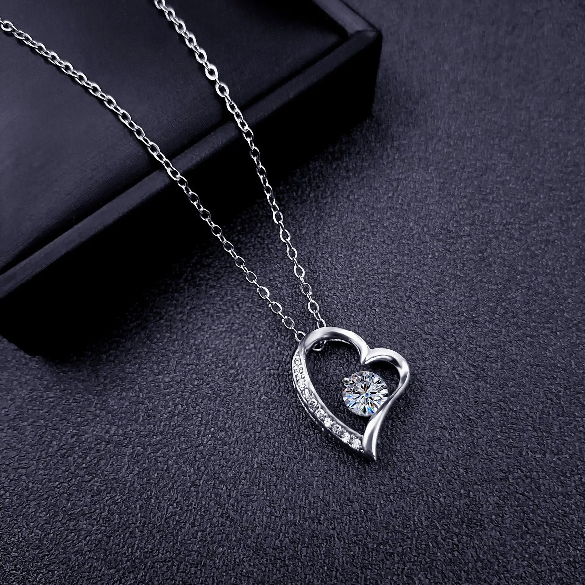 Classic Fashion Stainless Steel Heart Pendant Necklace Wholesale Crystal Zircon Lover Heart Necklace For Women Valentine's Day
Classic Fashion Stainless Steel Heart Pendant Necklace Wholesale Crystal Zircon Lover Heart Necklace For Women Valentine's Day