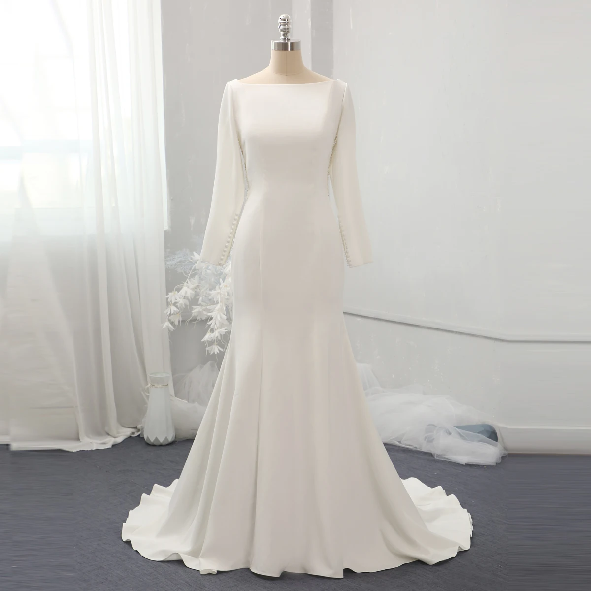 Long sleeves fitted crepe design plain small outdoor bridal gown latest 2021 satin mermaid satin fabric wedding dress
Long sleeves fitted crepe design plain small outdoor bridal gown latest 2021 satin mermaid satin fabric wedding dress