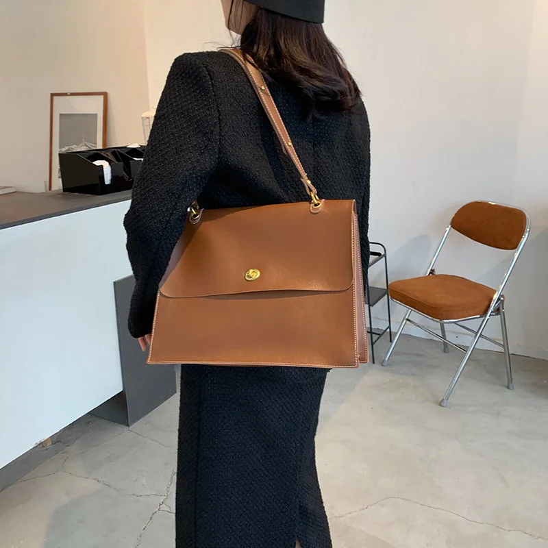 Female Fashion Large Capacity Handbag Satchel Retro Horizontal Pu Shopping Bag
Female Fashion Large Capacity Handbag Satchel Retro Horizontal Pu Shopping Bag