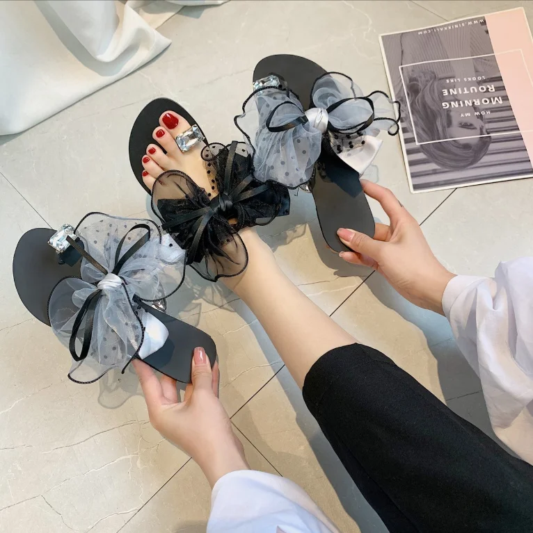 2022 Summer New Fashion Plus Size Flower Ladies Slippers Black Lace Personality Bow Set Toe Rhinestone Flat Slippers, As pictures
2022 Summer New Fashion Plus Size Flower Ladies Slippers Black Lace Personality Bow Set Toe Rhinestone Flat Slippers, As pictures