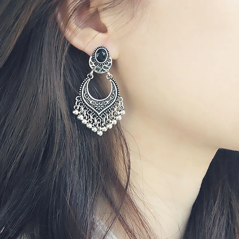 Bohemian style drop tassel ethnic style women's earrings fashion inlaid black beads earrings 
Bohemian style drop tassel ethnic style women's earrings fashion inlaid black beads earrings